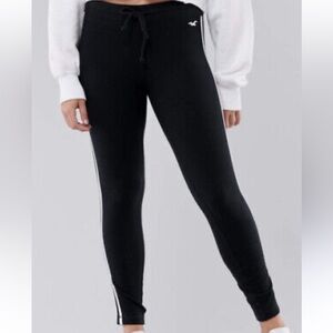 Holister joggers size small